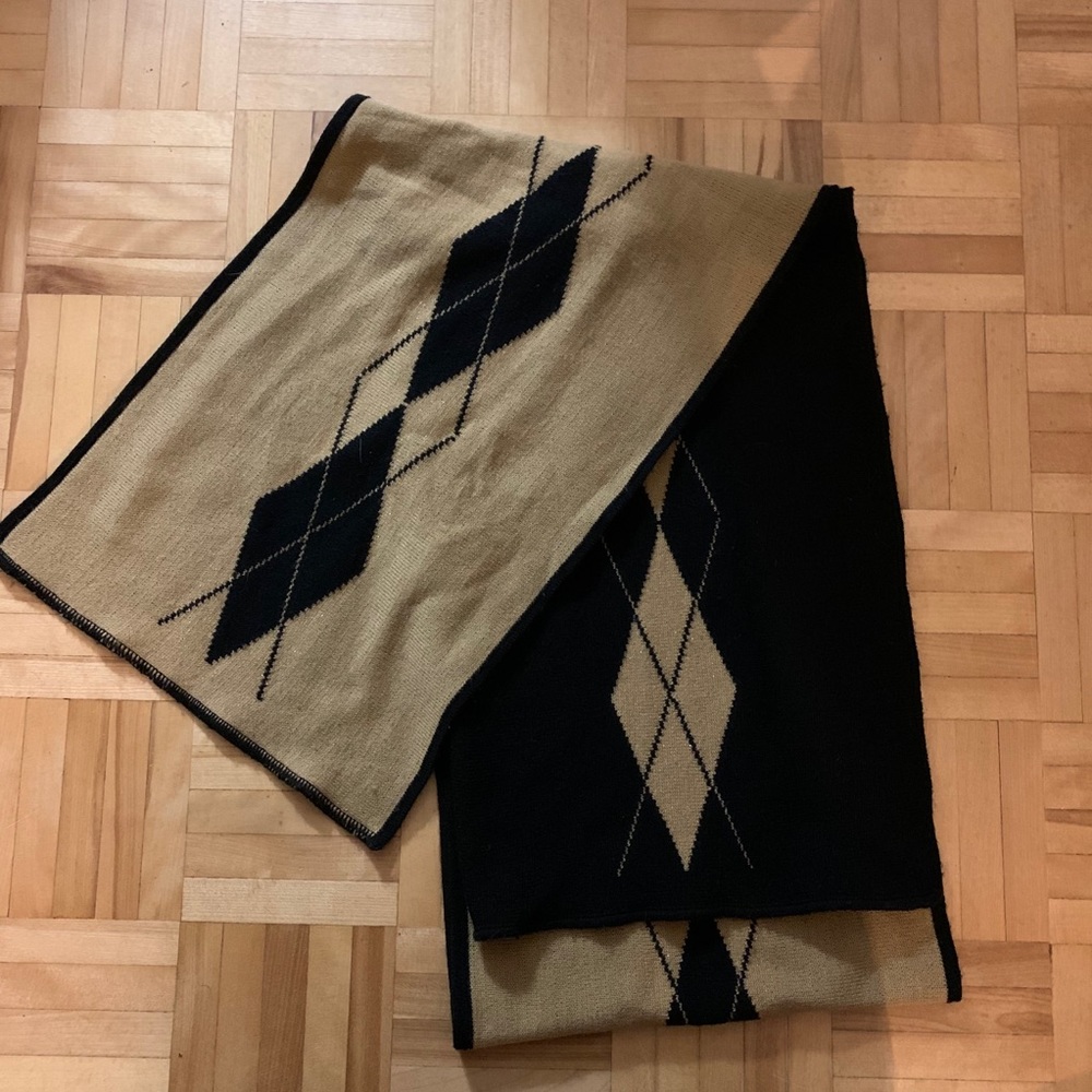 Reversible argyle scarf - Picture 5 of 5